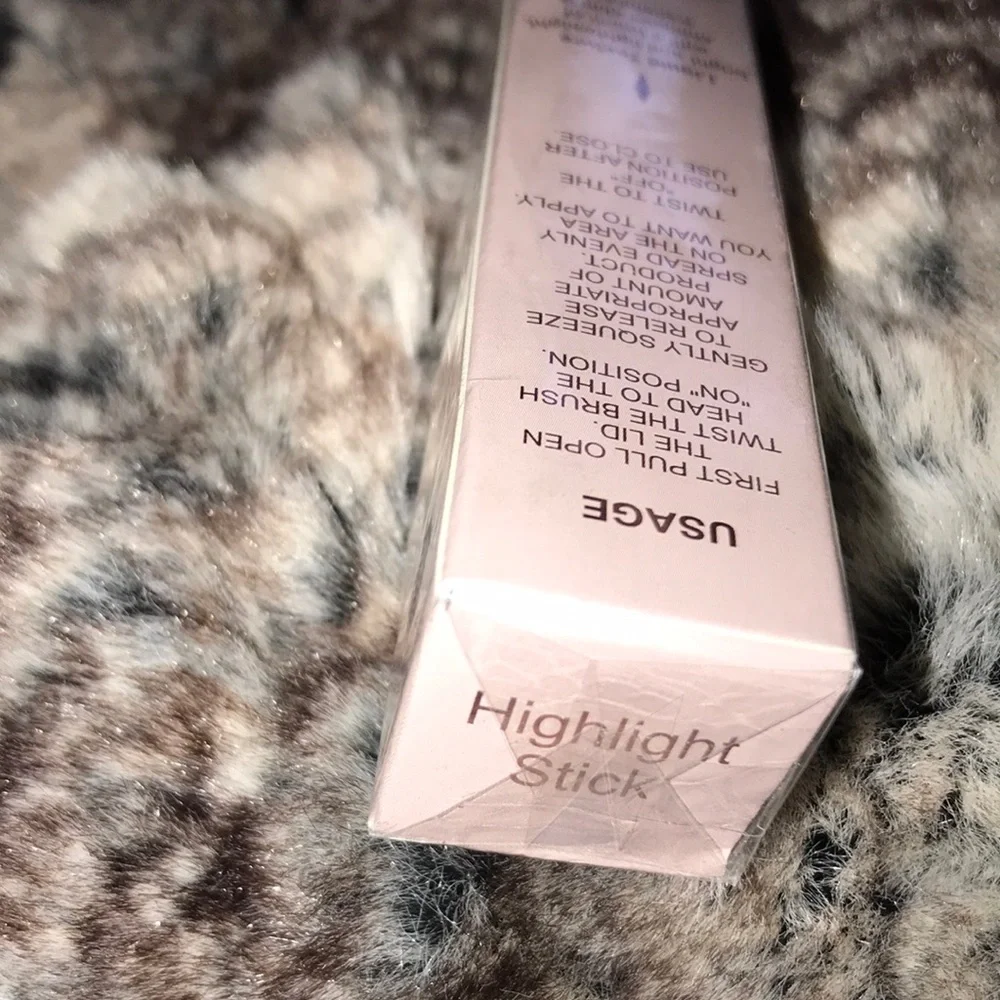 Choices Blush & Face Liquid Highlighter Stick - Picture 7 of 8